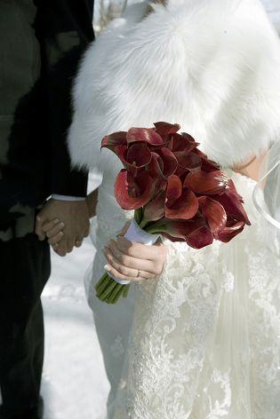 There is nothing that beats a blanket of snow, a warm fire, festive drinks and the love of those closest to you which make a winter wedding so special.